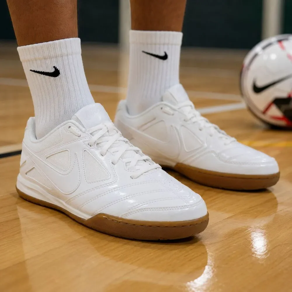Nike Gato LV8 Indoor Soccer Shoes Youth Size 7Y White Low Top Sneakers Gum